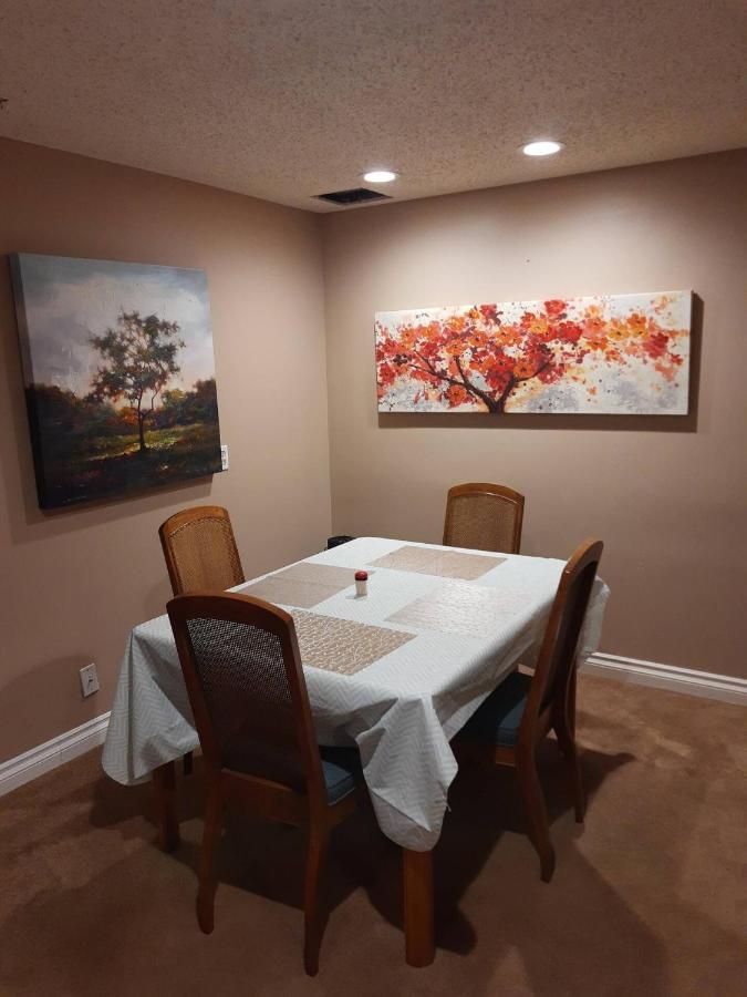 YYC Cozy Home With Comfortable Beds And Fully Equipped Kitchen 15 Mins Drive From Airport, Downtown, Sait And U Of C And 80 Min Drive To Banff מראה חיצוני תמונה